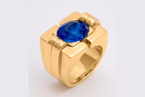 Sapphire Ring in Gold by Van Cleef & Arpels